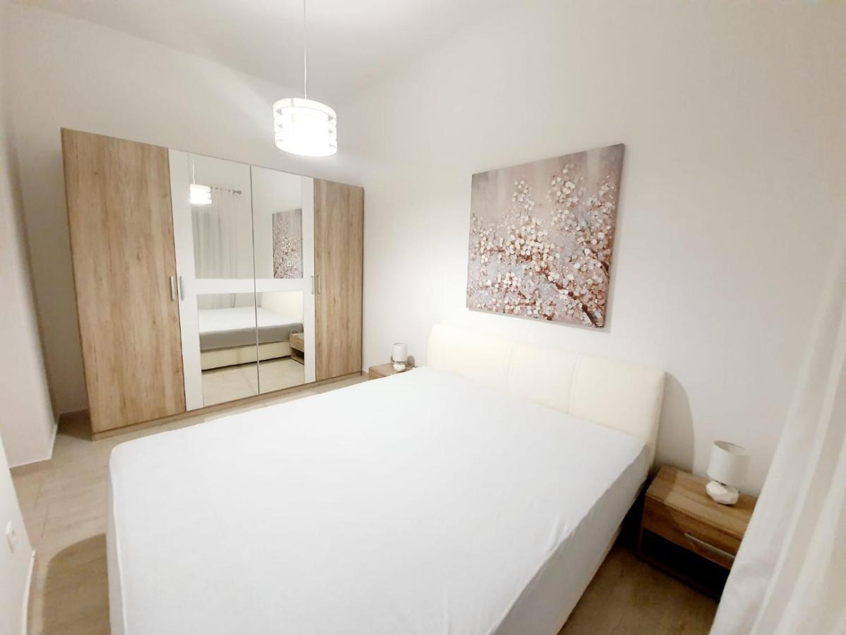 Apartmani Sara ビビニェ エクステリア 写真