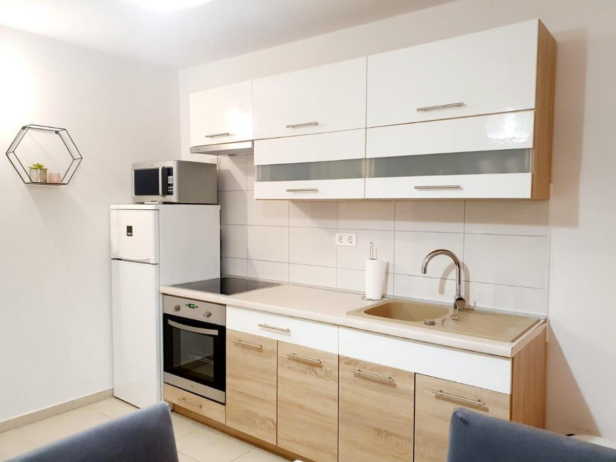 Apartmani Sara ビビニェ エクステリア 写真