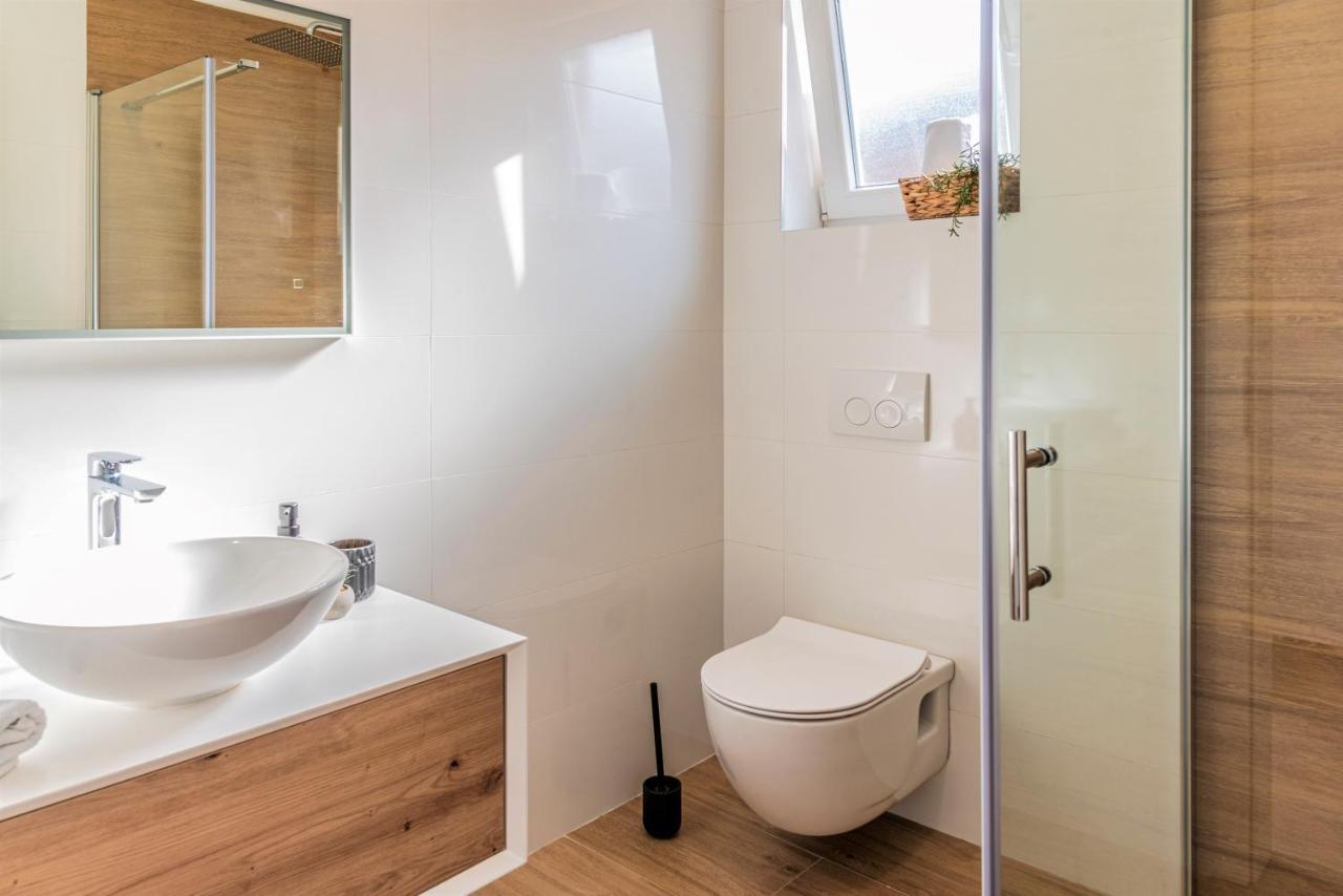 Apartmani Sara ビビニェ エクステリア 写真