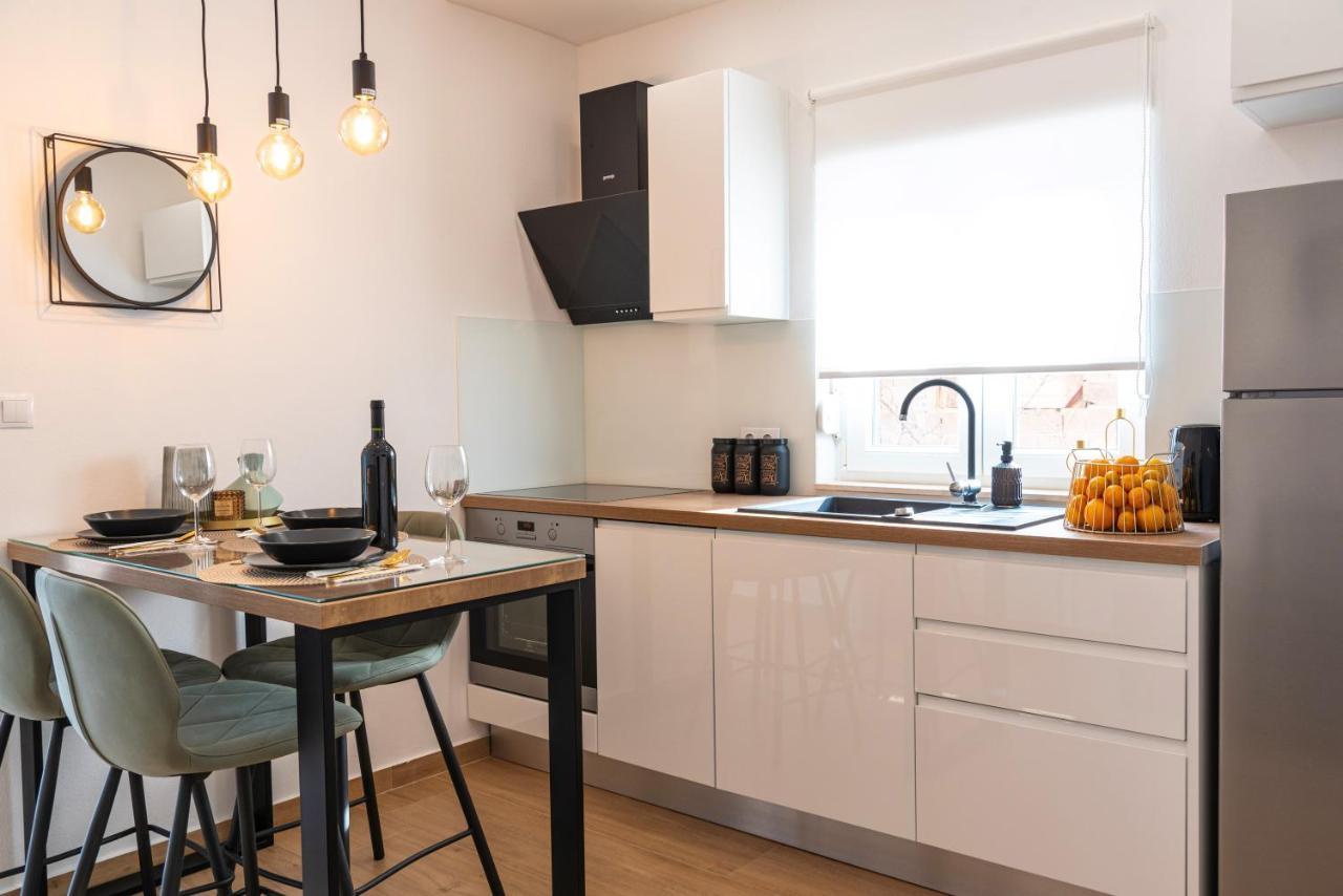 Apartmani Sara ビビニェ エクステリア 写真