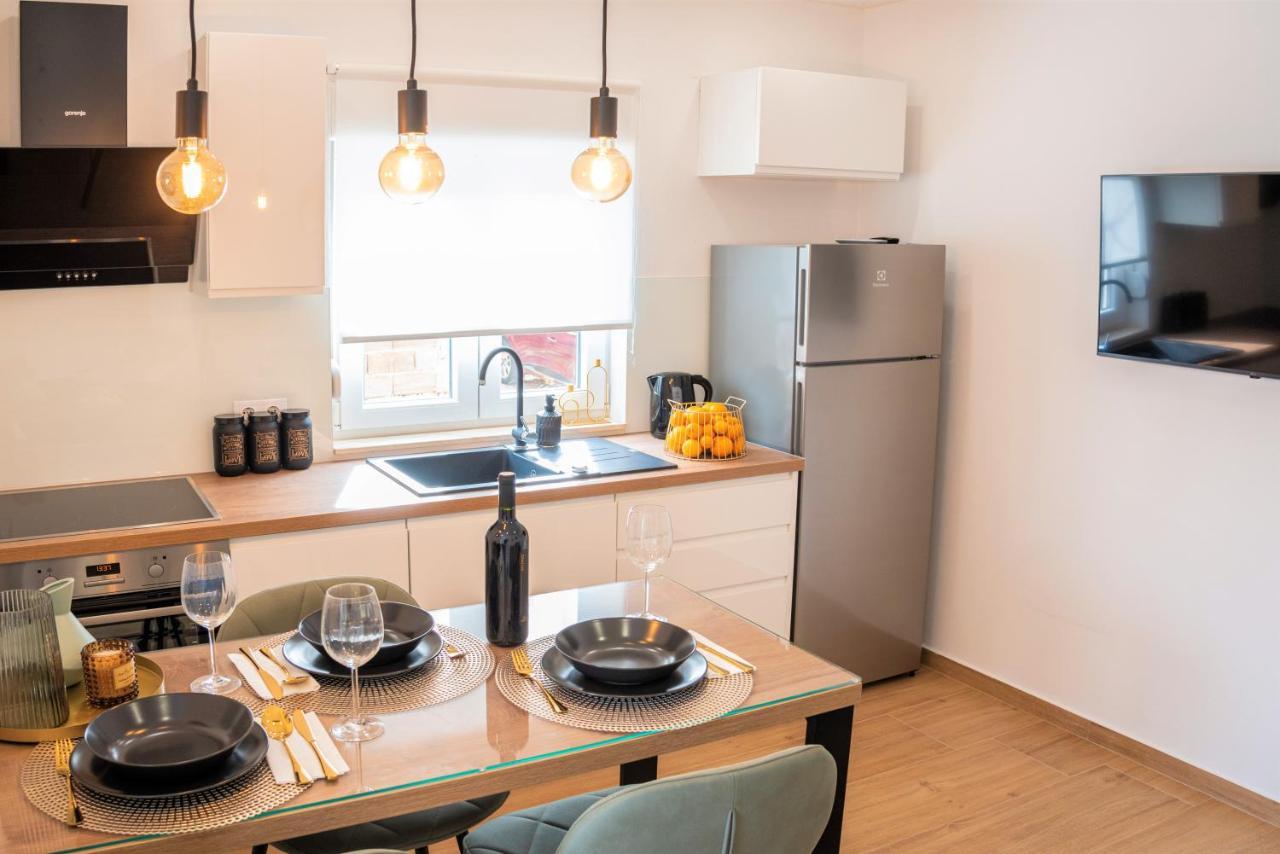 Apartmani Sara ビビニェ エクステリア 写真