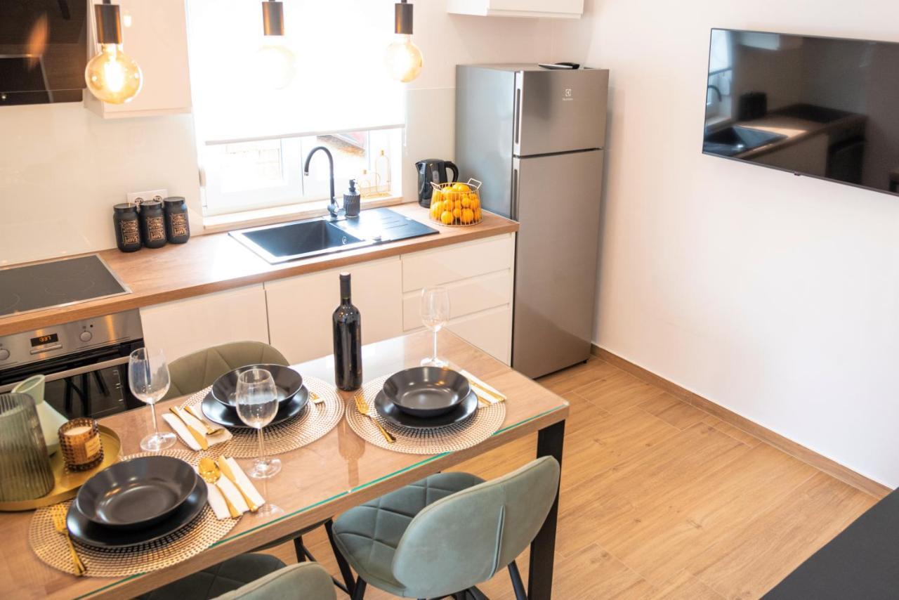 Apartmani Sara ビビニェ エクステリア 写真